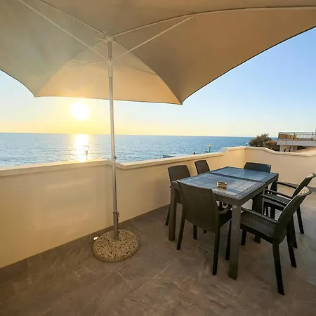 Fronte Spiaggia Con Terrazza Vista Mare Apartament
