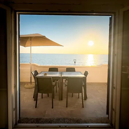 Fronte Spiaggia Con Terrazza Vista Mare Daire *